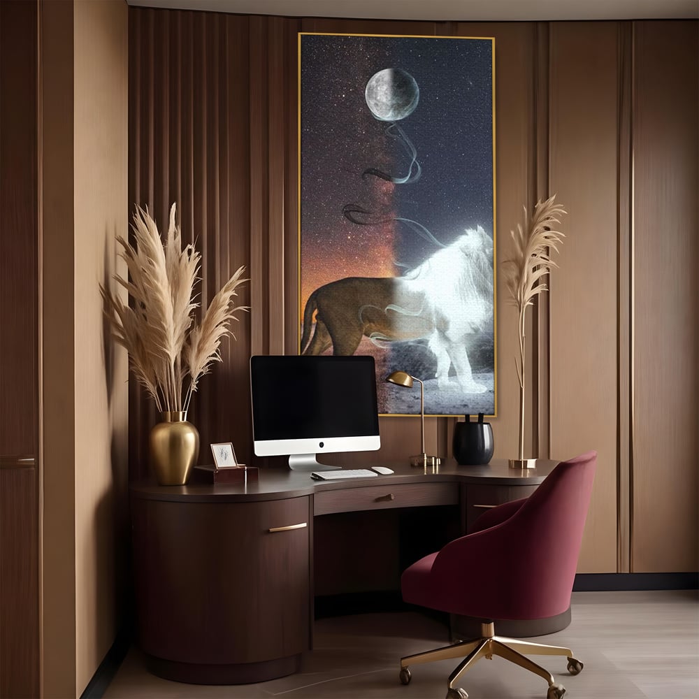 Tablou canvas cu tablou canvas cu leu si luna, in rama de aluminiu auriu, pe perete intr-un birou