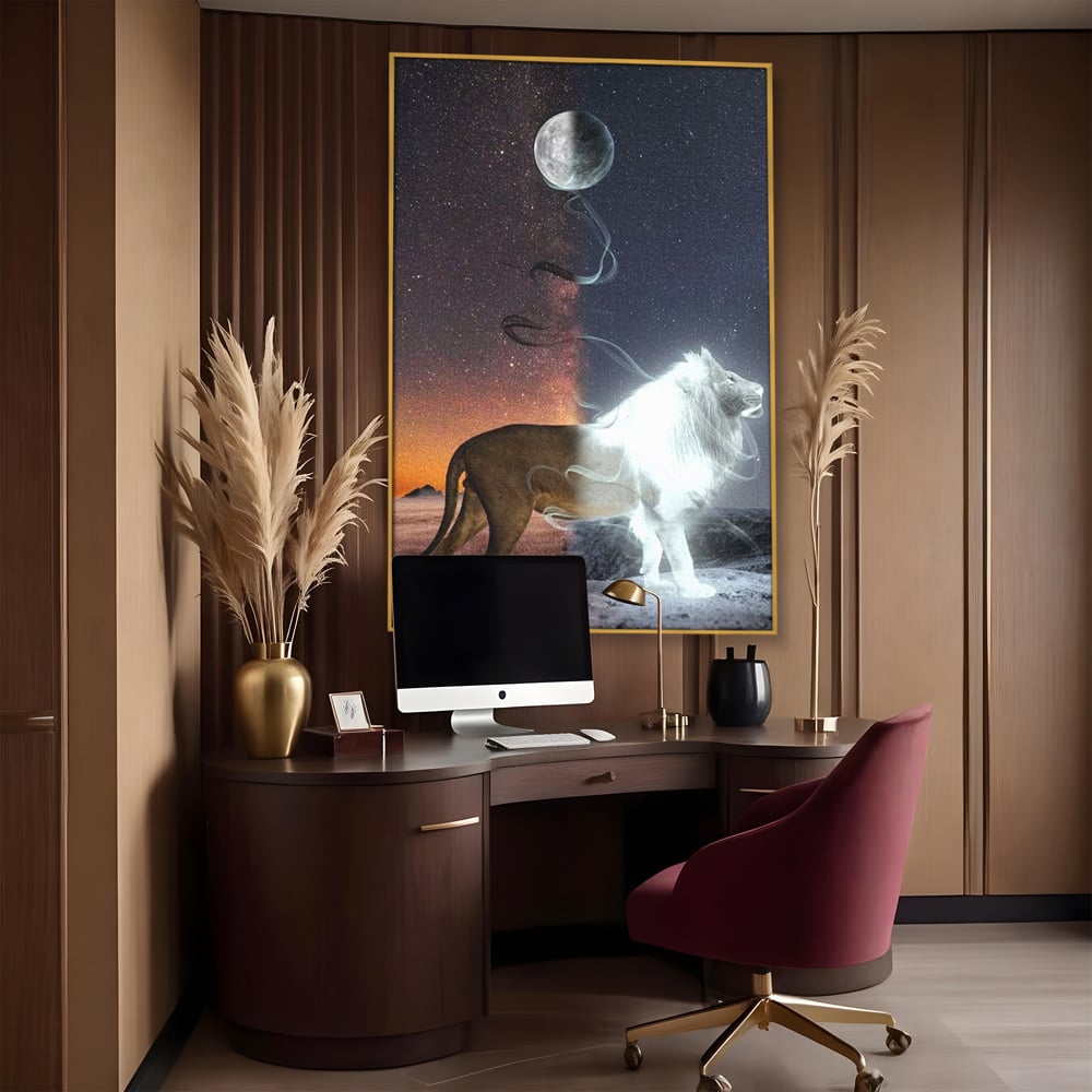 Tablou canvas cu tablou canvas cu leu si luna, in rama de aluminiu auriu, pe perete intr-un birou