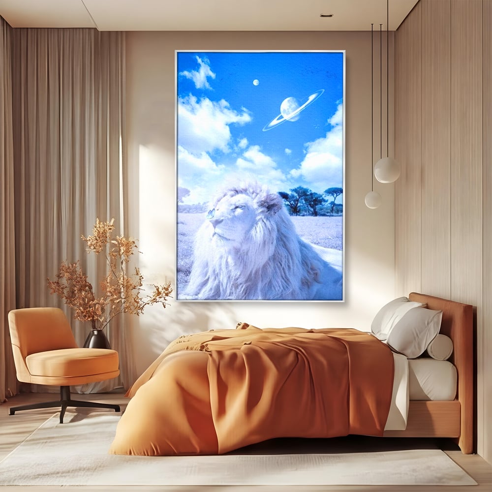 Tablou canvas cu tablou canvas cu leu si planete, in rama de aluminiu argintiu, pe perete intr-un dormitor