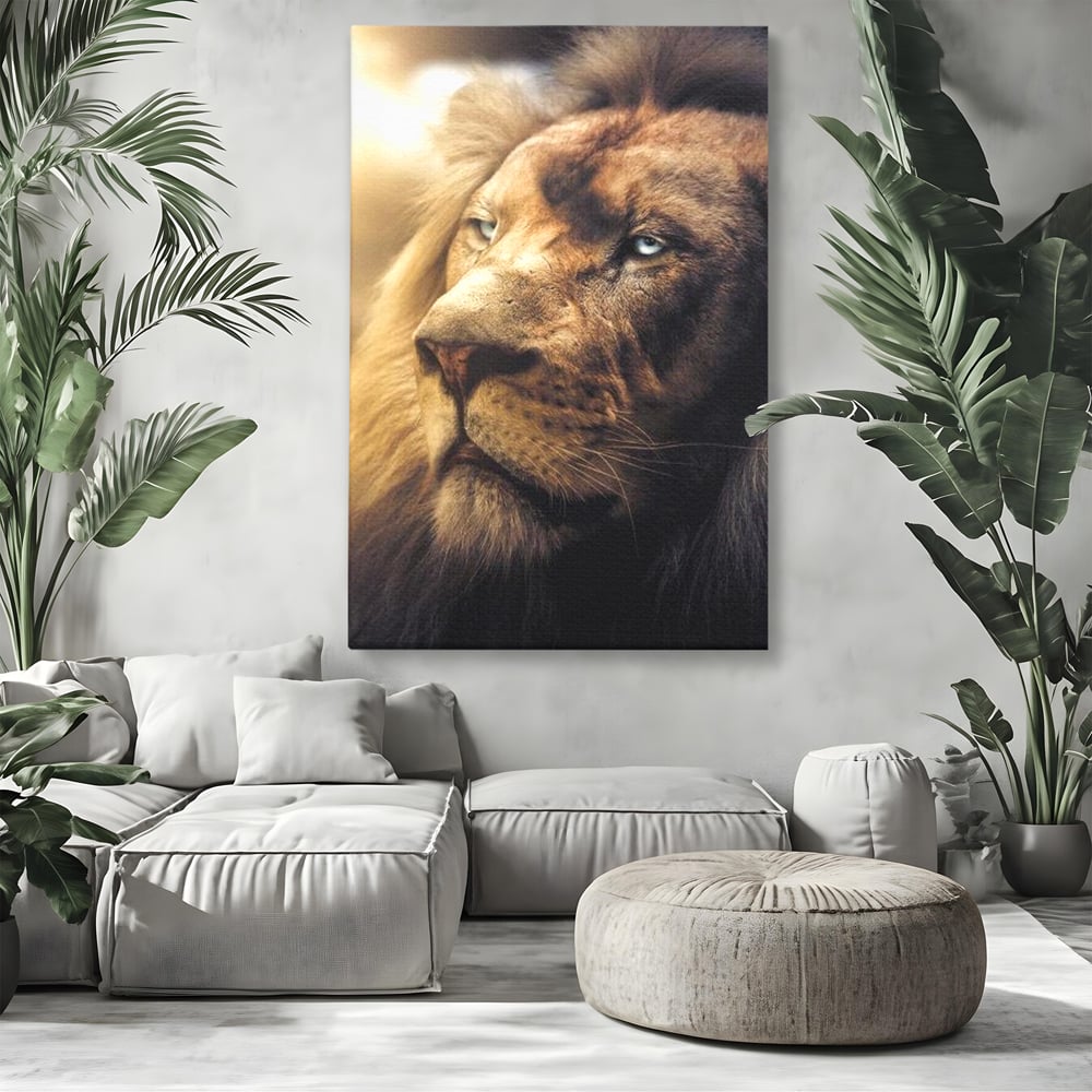 Tablou canvas cu tablou canvas cu chip de leu, fara rama, pe sasiu de lemn, pe perete intr-un living