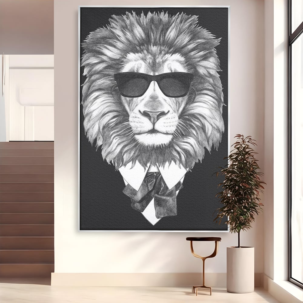 Tablou canvas cu tablou canvas cu leu in costum si ochelari, in rama de aluminiu argintiu
