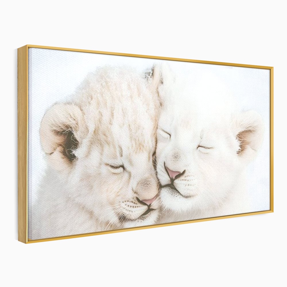 Tablou canvas cu doi pui de leu dormind imbratisati, in rama de aluminiu auriu
