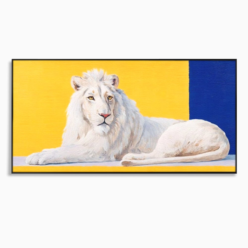 Tablou canvas cu pictura cu leu alb culcat pe fundal galben, in rama de aluminiu negru