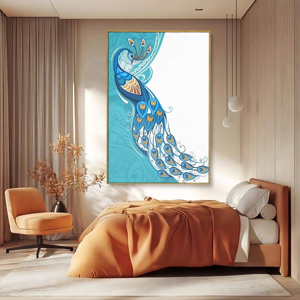 Tablou canvas cu ilustratie digitala cu paun si pene, in rama de aluminiu auriu, pe perete intr-un dormitor