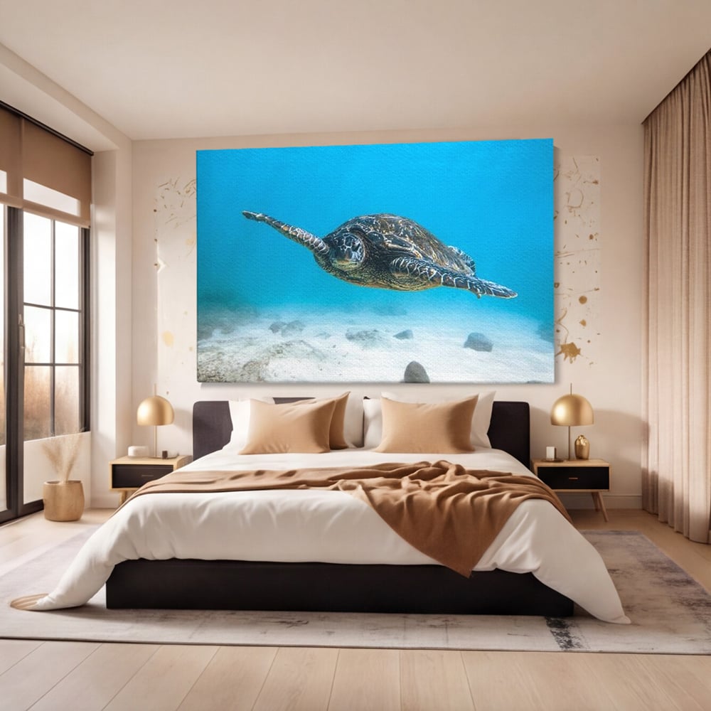 Tablou canvas cu tablou canvas cu testoasa marina, fara rama, pe sasiu de lemn, pe perete intr-un dormitor