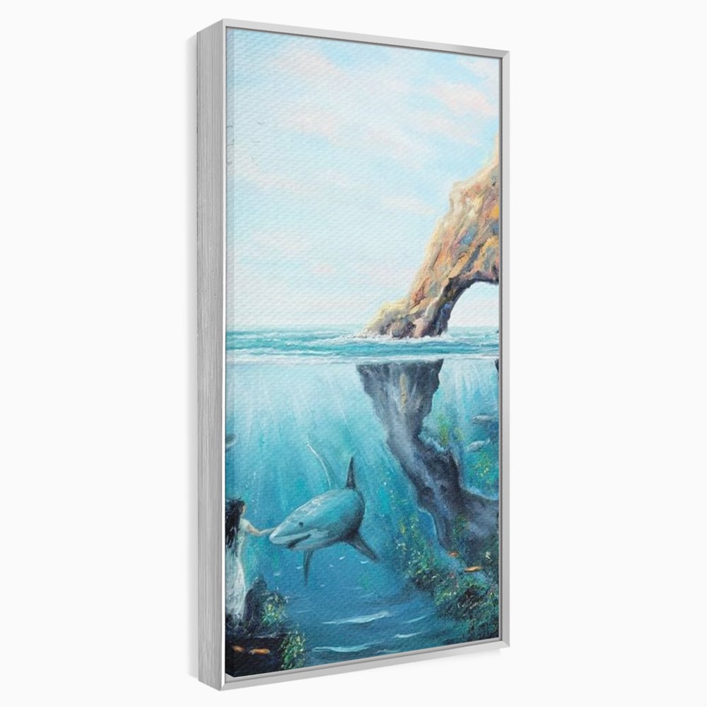 Tablou canvas cu pictura cu femeie si rechin sub apa, in rama de aluminiu argintiu