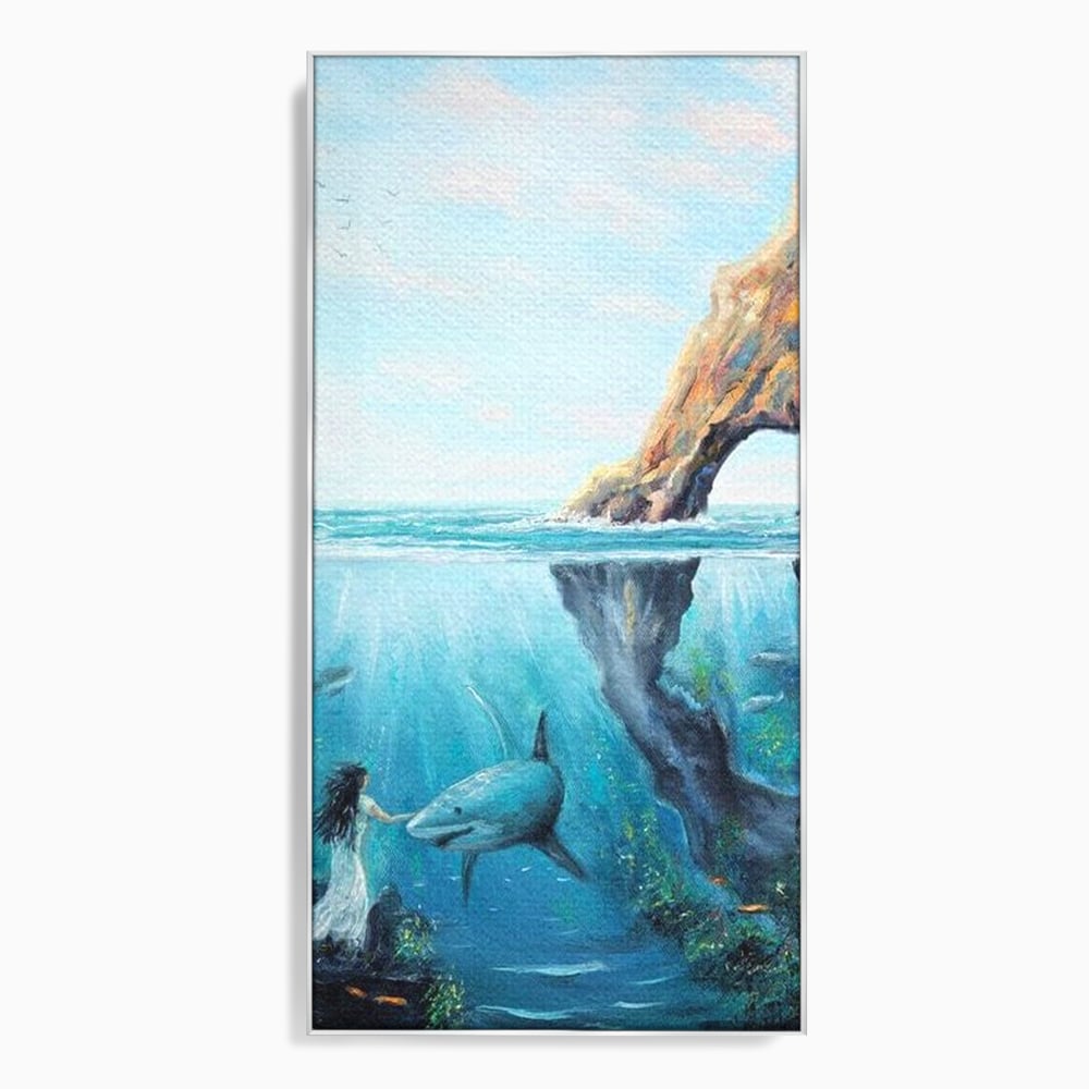 Tablou canvas cu pictura cu femeie si rechin sub apa, in rama de aluminiu argintiu