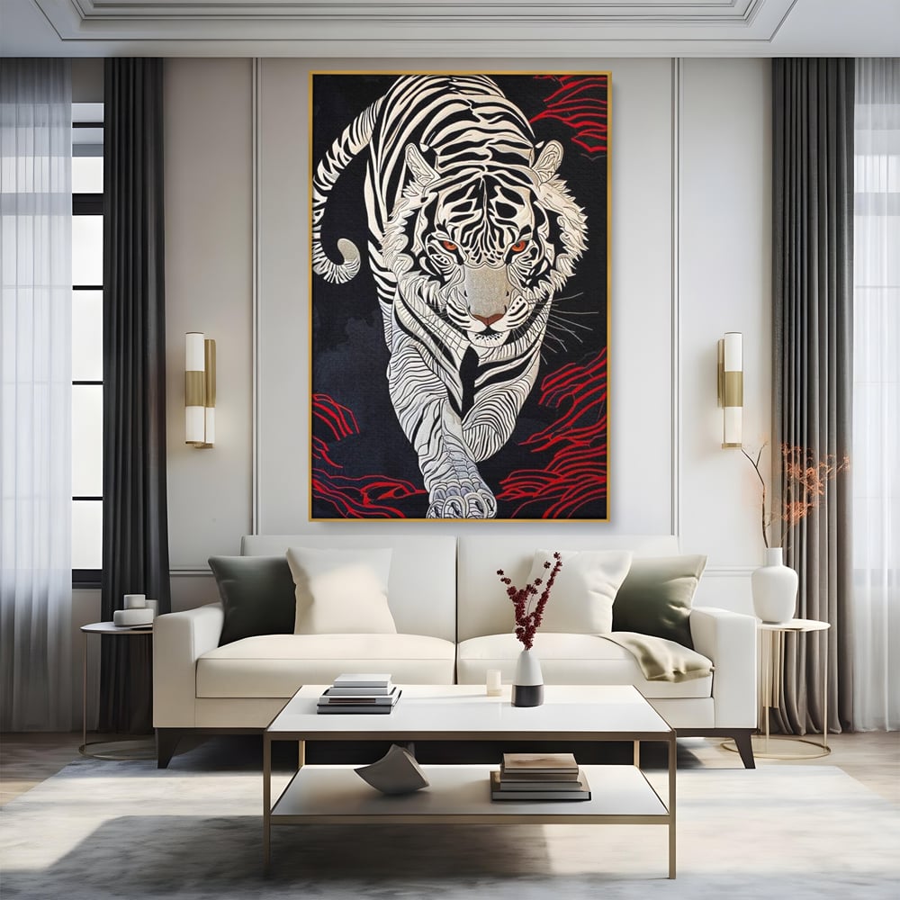 Tablou canvas cu tablou vertical cu tigru alb pe fundal negru, in rama de aluminiu auriu, pe perete intr-un living
