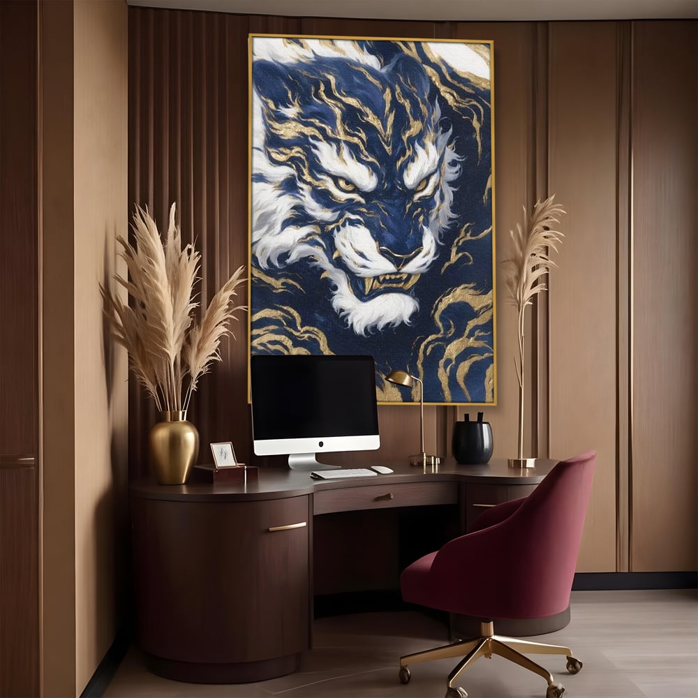 Tablou canvas cu tablou canvas cu tigru albastru si flacari aurii, in rama de aluminiu auriu, pe perete intr-un birou