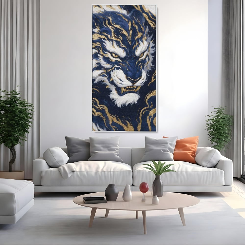 Tablou canvas cu tablou canvas cu tigru albastru si flacari aurii, in rama de aluminiu argintiu, pe perete intr-un living