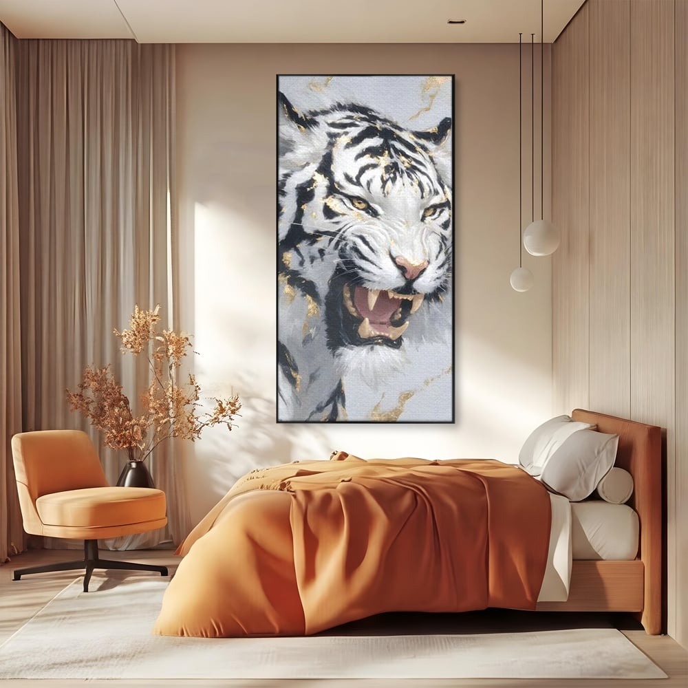 Tablou canvas cu tablou canvas cu tigru alb si auriu, in rama de aluminiu negru, pe perete intr-un dormitor