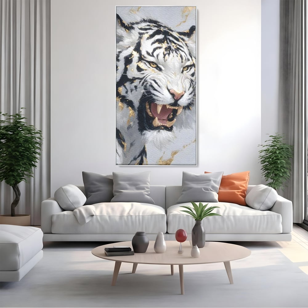 Tablou canvas cu tablou canvas cu tigru alb si auriu, in rama de aluminiu argintiu, pe perete intr-un living
