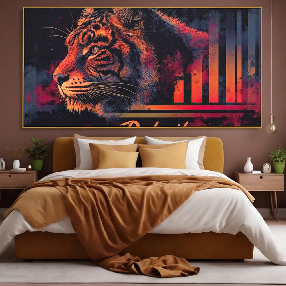 Tablou canvas cu tablou canvas cu profil de tigru neon, in rama de aluminiu auriu, pe perete intr-un dormitor