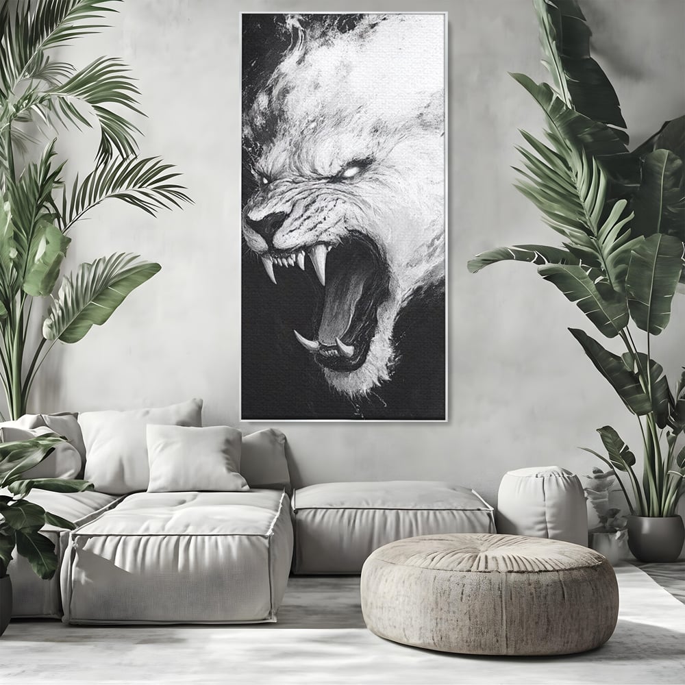 Tablou canvas cu tablou canvas cu tigru alb, in rama de aluminiu argintiu, pe perete intr-un living