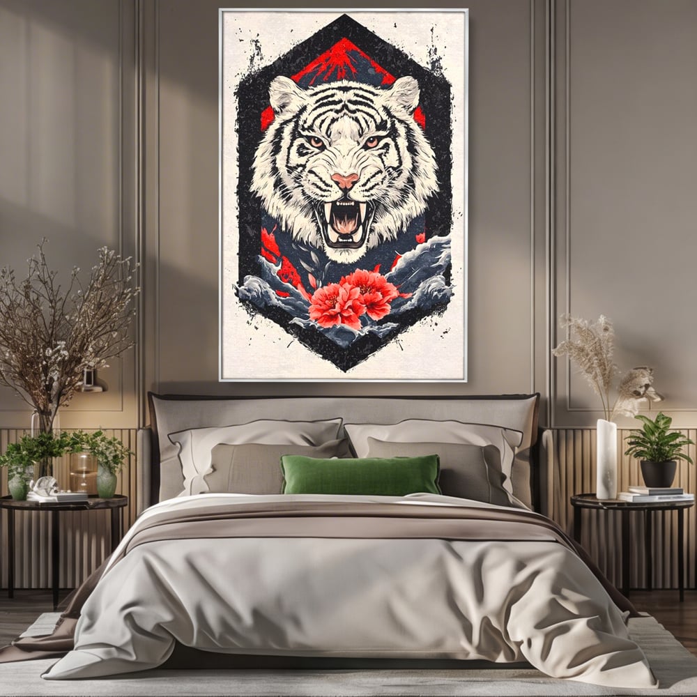 Tablou canvas cu tablou canvas cu tigru alb si flori rosii, in rama de aluminiu argintiu, pe perete intr-un dormitor
