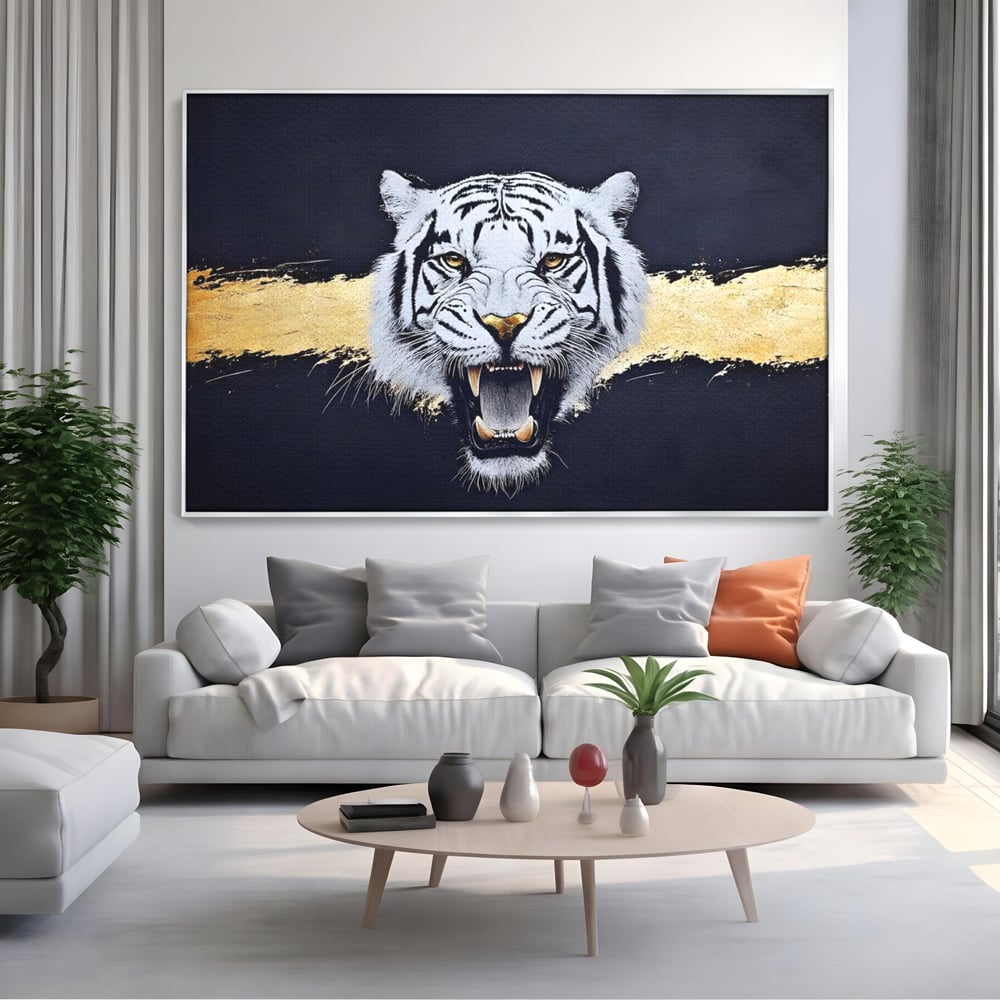 Tablou canvas cu tablou canvas cu tigru alb, in rama de aluminiu argintiu, pe perete intr-un living