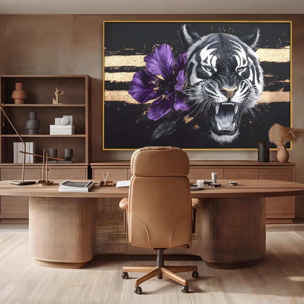 Tablou canvas cu tablou canvas cu tigru si iris violet, in rama de aluminiu auriu, pe perete intr-un birou