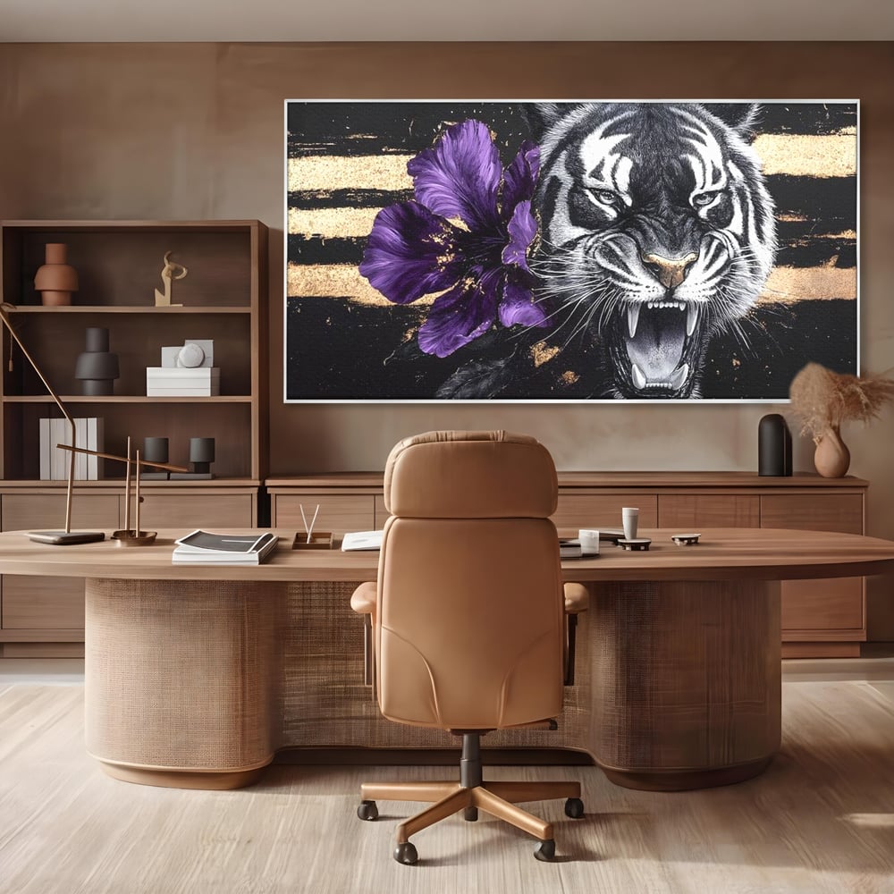 Tablou canvas cu tablou canvas cu tigru si iris violet, in rama de aluminiu argintiu, pe perete intr-un birou