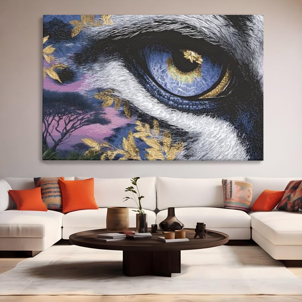 Tablou canvas cu tablou canvas cu ochi de felina, fara rama, pe sasiu de lemn, pe perete intr-un living