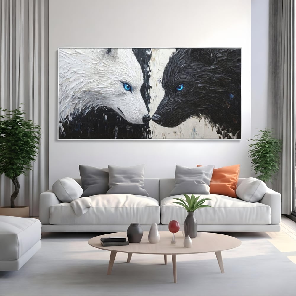 Tablou canvas cu tablou canvas cu doi lupi, in rama de aluminiu argintiu, pe perete intr-un living