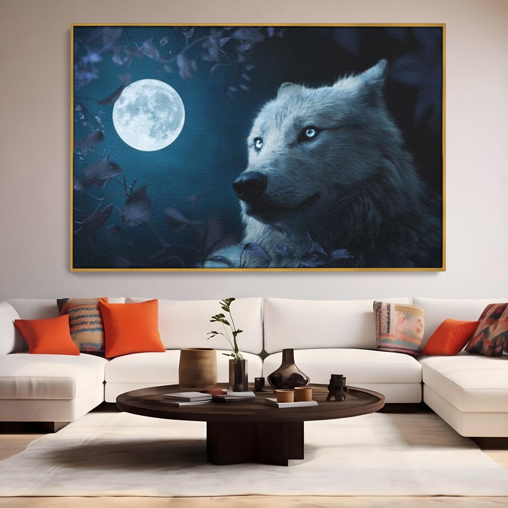 Tablou canvas cu tablou canvas cu lup si luna plina, in rama de aluminiu auriu, pe perete intr-un living