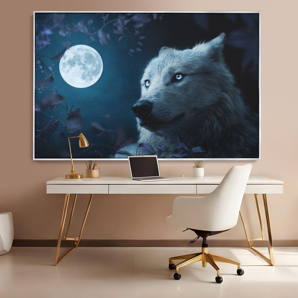 Tablou canvas cu tablou canvas cu lup si luna plina, in rama de aluminiu argintiu, pe perete intr-un birou