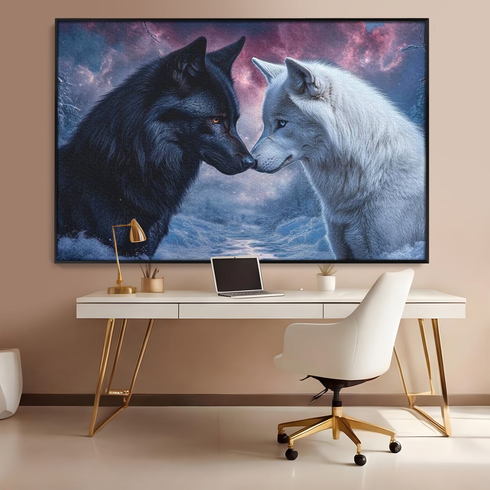 Tablou canvas cu tablou canvas cu doi lupi, in rama de aluminiu negru, pe perete intr-un birou