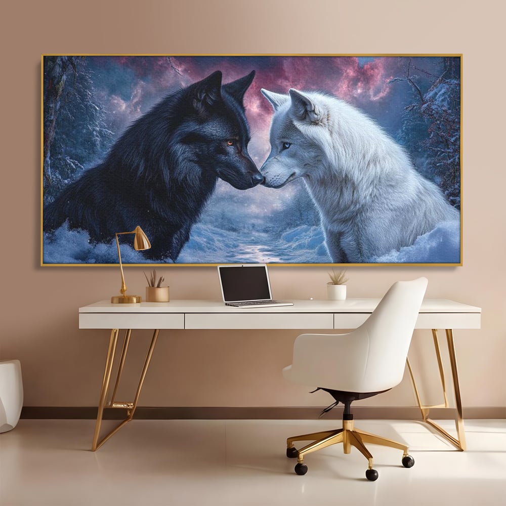 Tablou canvas cu tablou canvas cu doi lupi, in rama de aluminiu auriu, pe perete intr-un birou