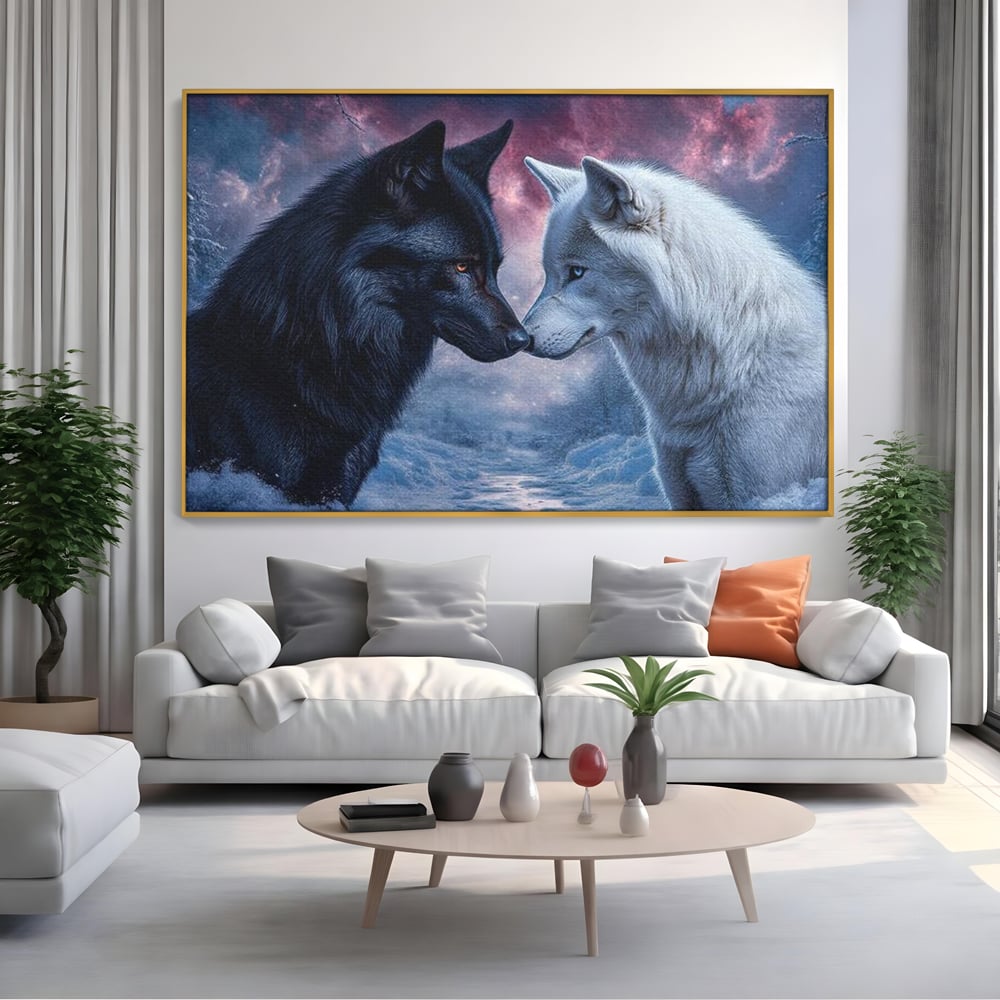 Tablou canvas cu tablou canvas cu doi lupi, in rama de aluminiu auriu, pe perete intr-un living