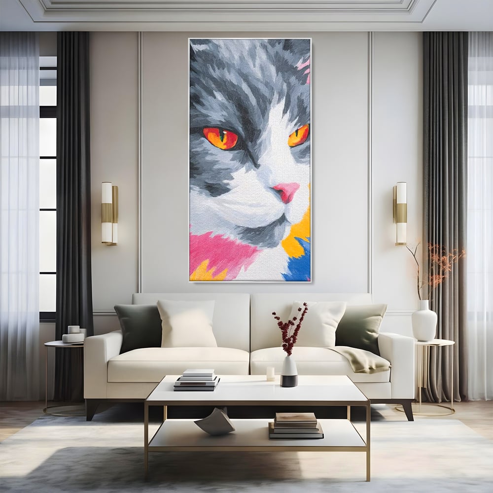 Tablou canvas cu tablou canvas cu portret de pisica, in rama de aluminiu argintiu, pe perete intr-un living