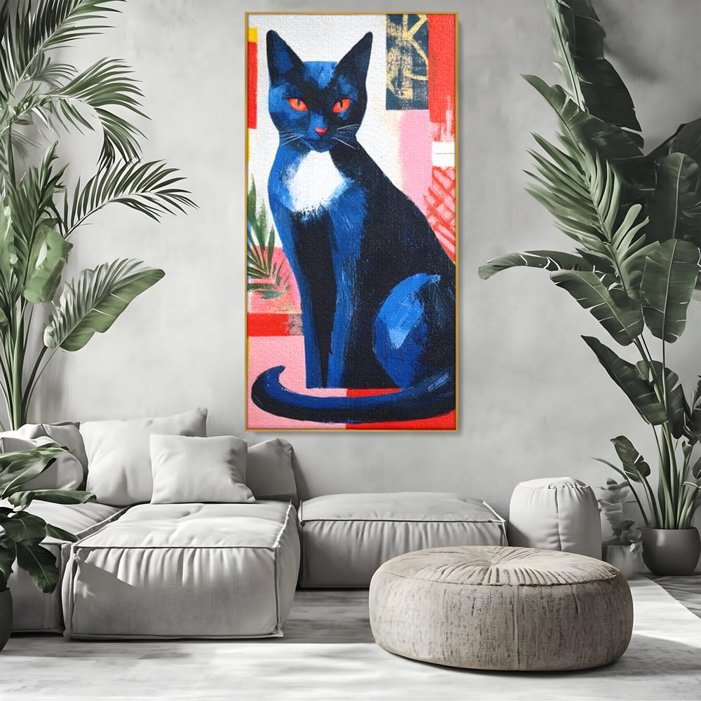 Tablou canvas cu tablou canvas cu pisica albastra stilizata, in rama de aluminiu auriu, pe perete intr-un living