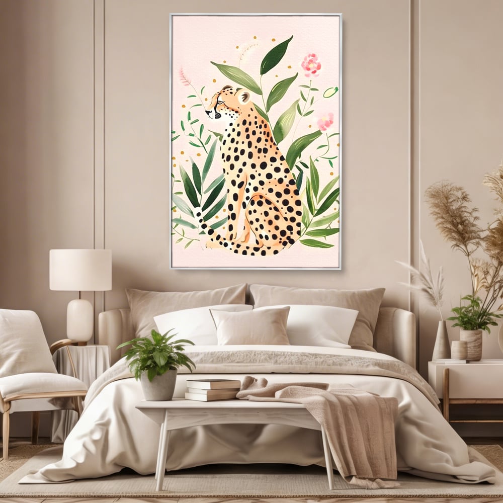 Tablou canvas cu tablou canvas cu leopard si frunze tropicale, in rama de aluminiu argintiu, pe perete intr-un dormitor