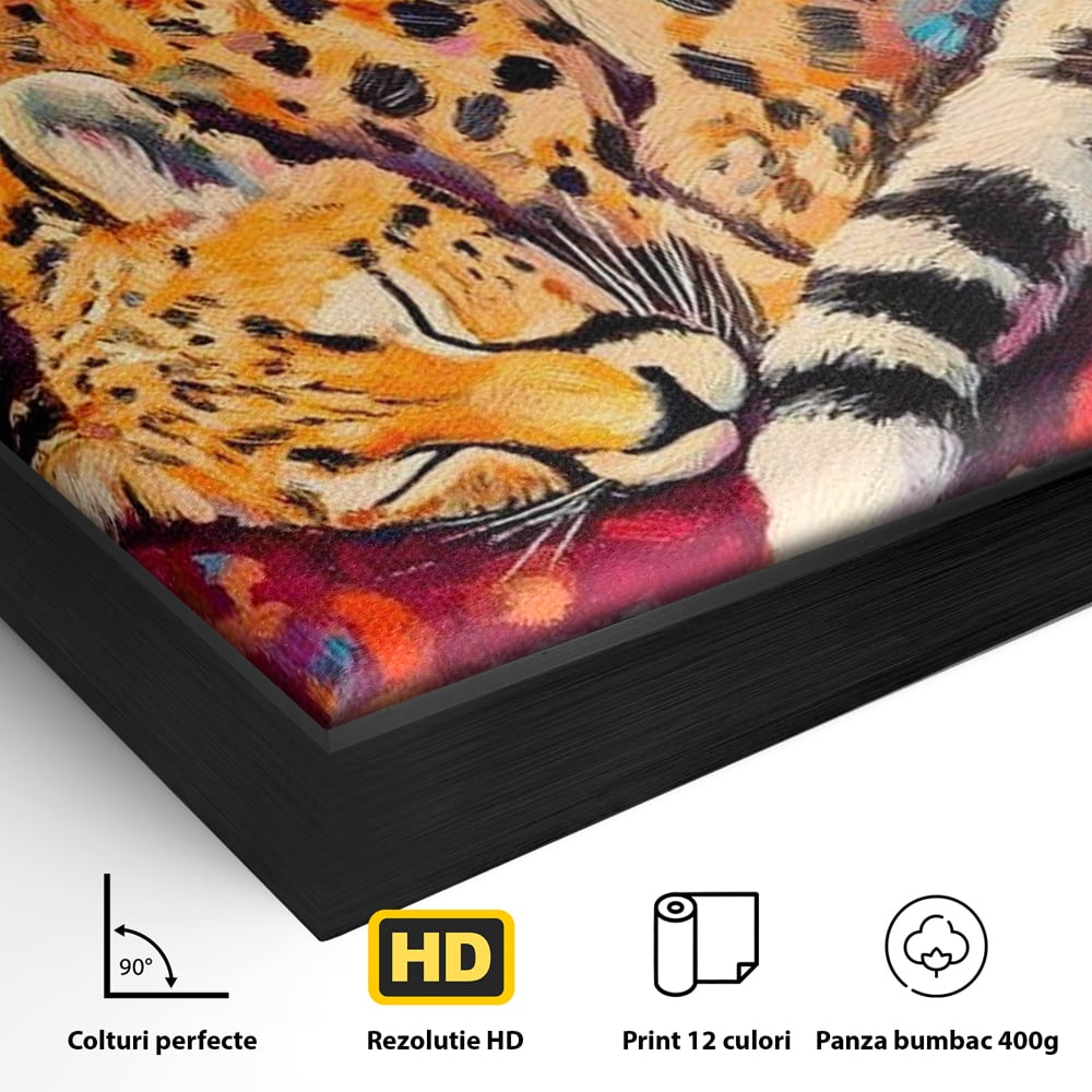Detaliu al suprafetei: tablou canvas cu ghepard dormind, in rama de aluminiu negru