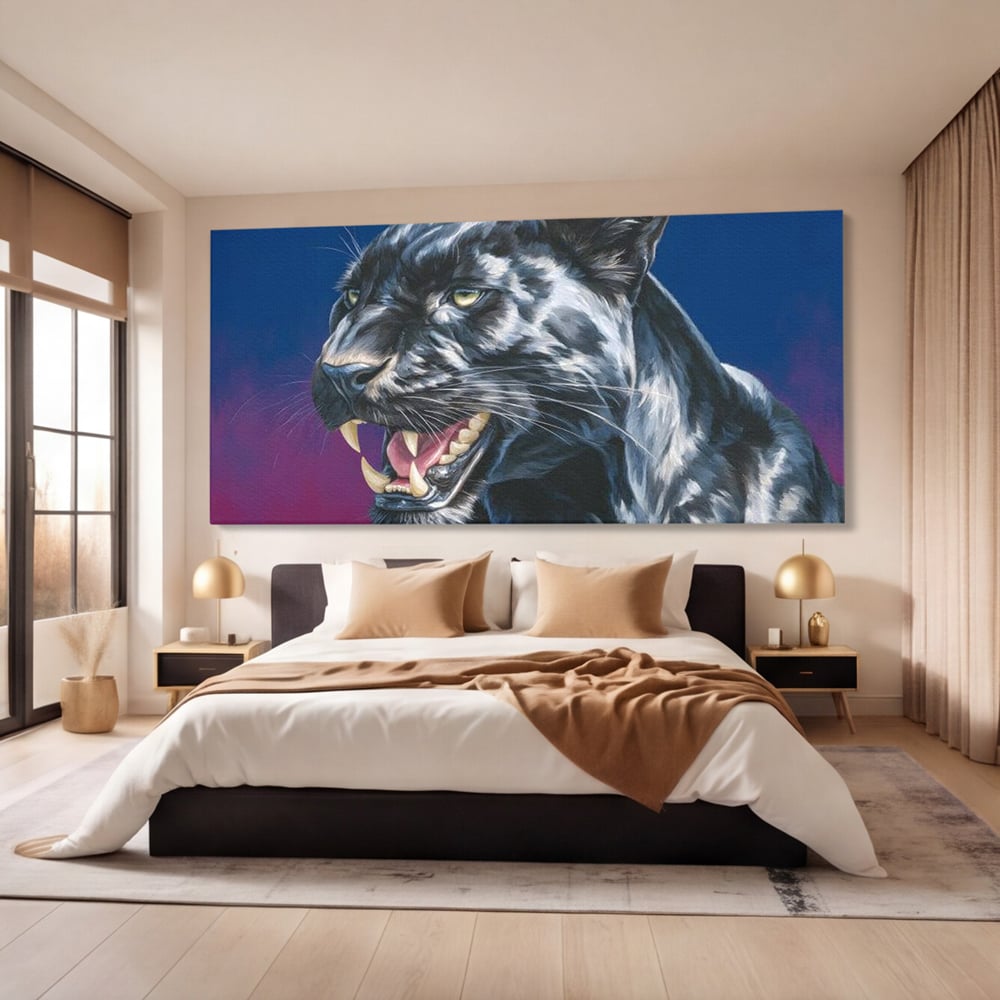 Tablou canvas cu tablou canvas cu pantera neagra, fara rama, pe sasiu de lemn, pe perete intr-un dormitor