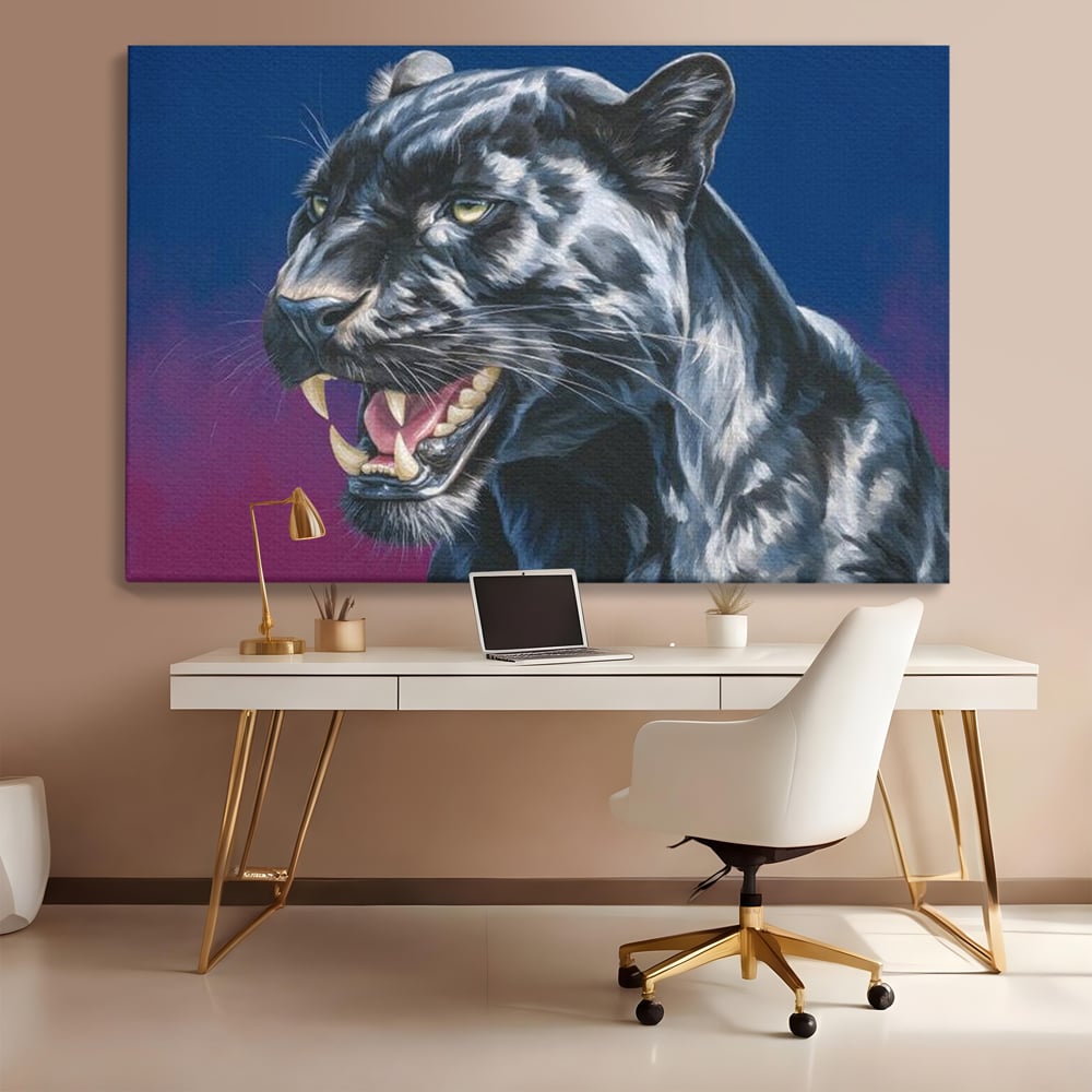 Tablou canvas cu tablou canvas cu pantera neagra, fara rama, pe sasiu de lemn, pe perete intr-un birou