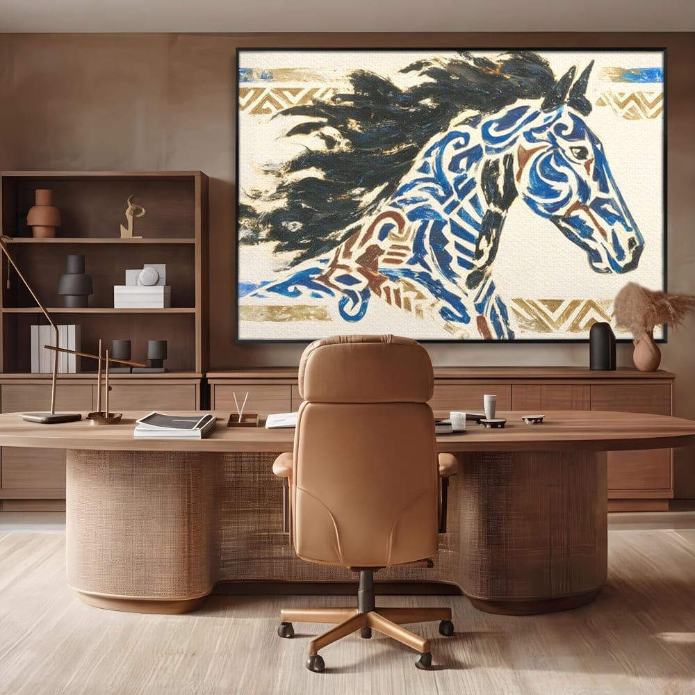Tablou canvas cu tablou canvas cu un cal in galop, in rama de aluminiu negru, pe perete intr-un birou