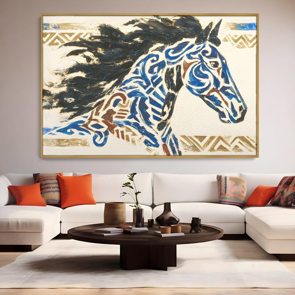 Tablou canvas cu tablou canvas cu un cal in galop, in rama de aluminiu auriu, pe perete intr-un living