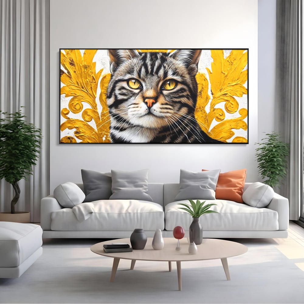 Tablou canvas cu tablou canvas cu motan tigrat, in rama de aluminiu negru, pe perete intr-un living