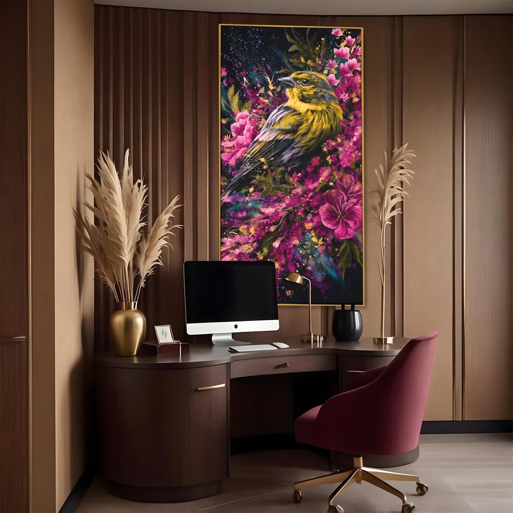 Tablou canvas cu tablou canvas cu pasare printre flori, in rama de aluminiu auriu, pe perete intr-un birou