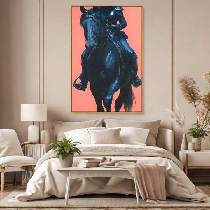 Tablou canvas cu tablou canvas cu femeie calare, in rama de aluminiu auriu, pe perete intr-un dormitor