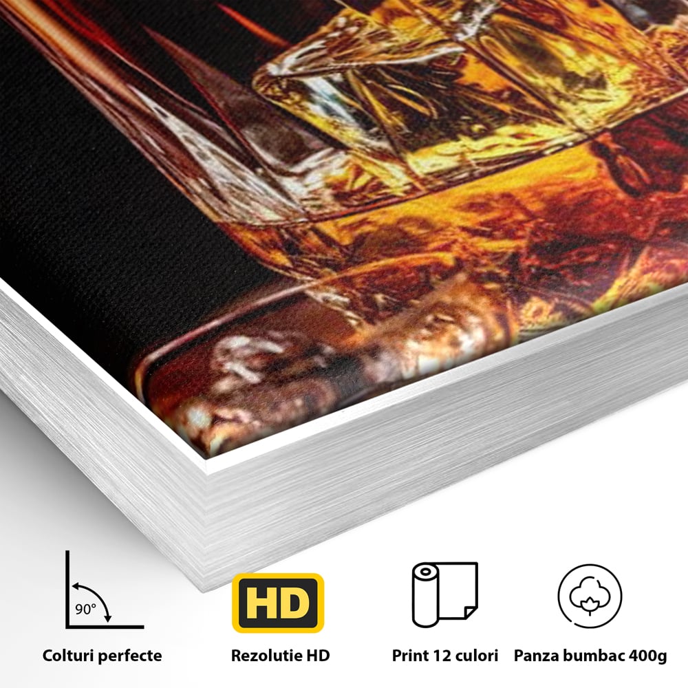 Detaliu al suprafetei: tablou canvas cu turnare de whisky, in rama de aluminiu argintiu