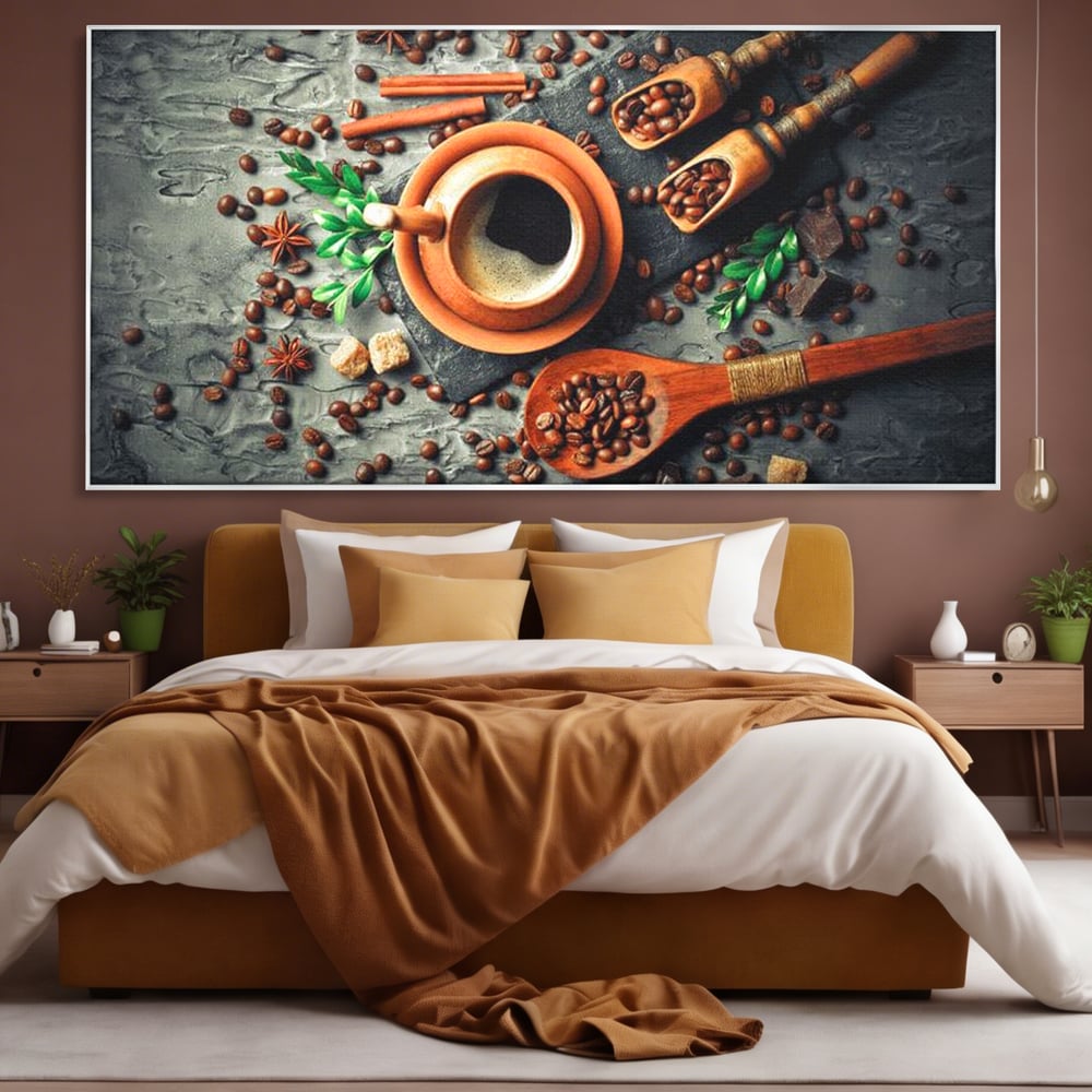 Tablou canvas cu ceasca de cafea si boabe, in rama de aluminiu argintiu, pe perete intr-un dormitor