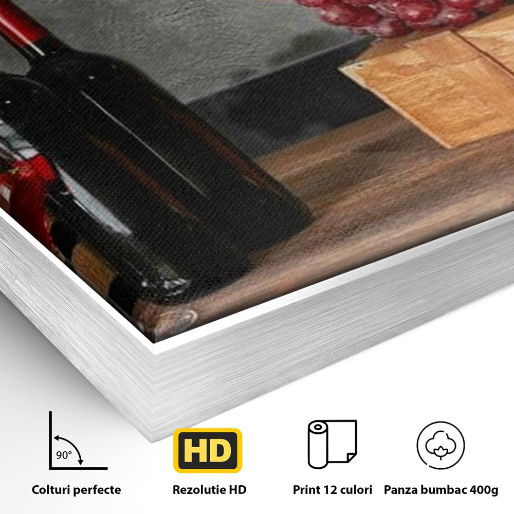 Detaliu al suprafetei: tablou canvas cu sticle si struguri, in rama de aluminiu argintiu