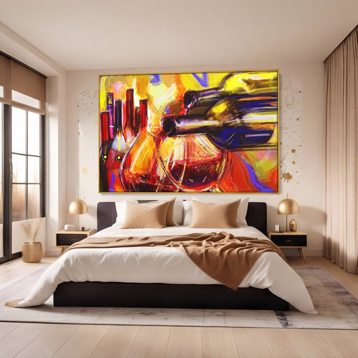 Tablou canvas cu pictura abstracta cu sticle si pahare de vin, in rama de aluminiu auriu, pe perete intr-un dormitor