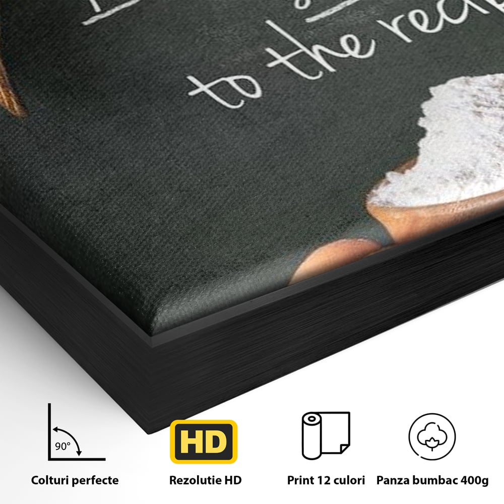 Detaliu al suprafetei: tablou canvas cu citat culinar si faina, in rama de aluminiu negru
