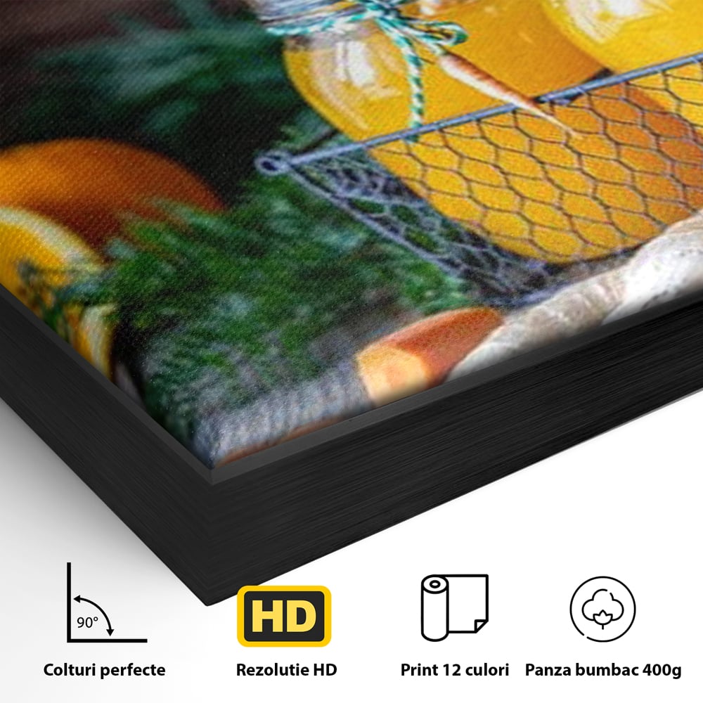 Detaliu al suprafetei: tablou canvas cu suc de morcovi, in rama de aluminiu negru