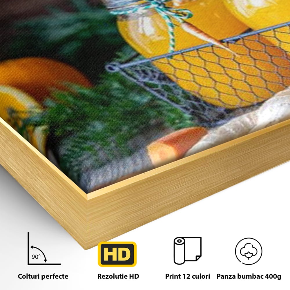 Detaliu al suprafetei: tablou canvas cu suc de morcovi, in rama de aluminiu auriu