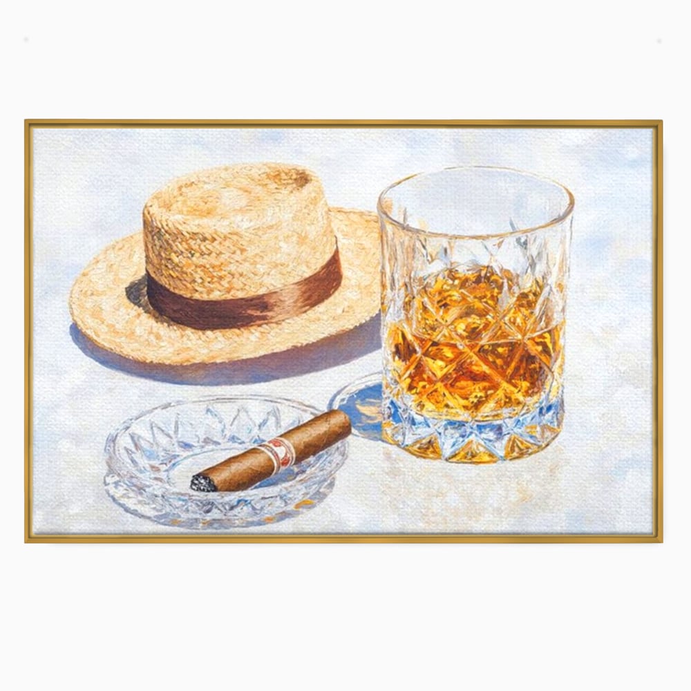 Tablou canvas cu natura statica cu palarie si pahar de whisky, in rama de aluminiu auriu