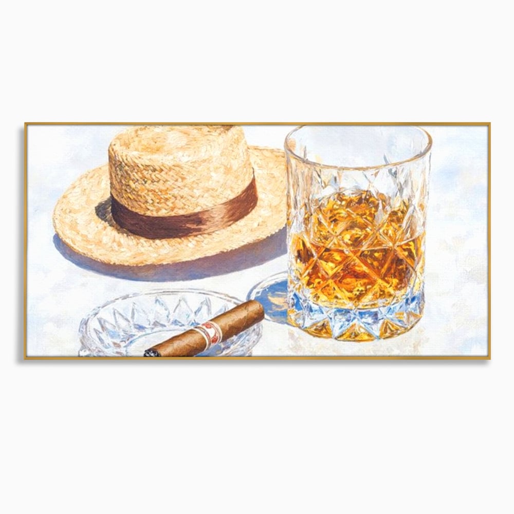 Tablou canvas cu natura statica cu palarie si pahar de whisky, in rama de aluminiu auriu