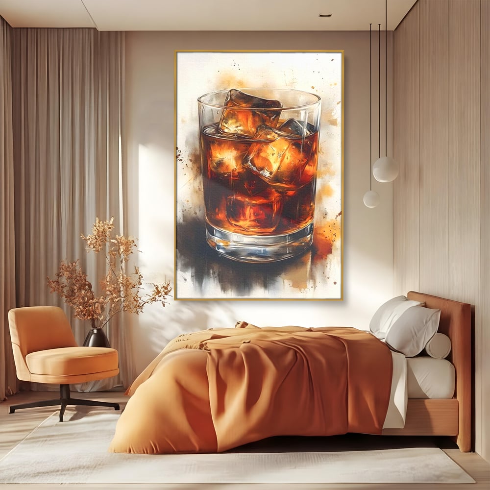 Tablou canvas cu tablou pictura pahar whisky cu gheata, in rama de aluminiu auriu, pe perete intr-un dormitor